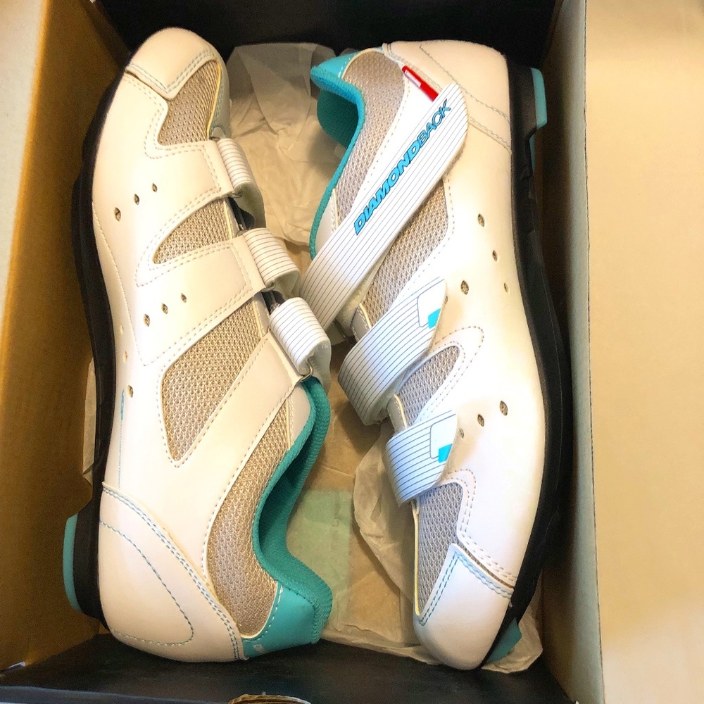 Diamondback Women's Cycling shoes (size 10.5) New in box